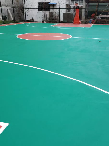 平阳 球场长期使用易出现地面开裂